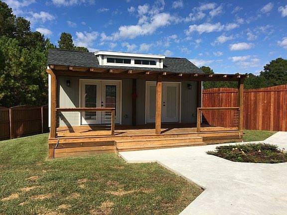 3rd image of 3152 Chesswood Ln