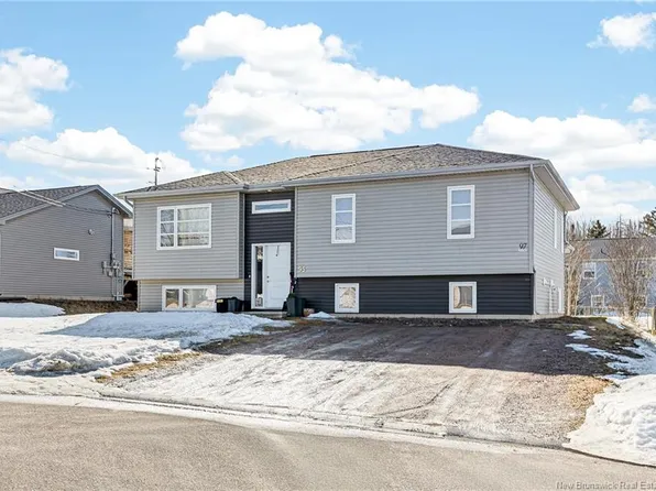 95 Doiron St, Dieppe, NB E1A 0X9