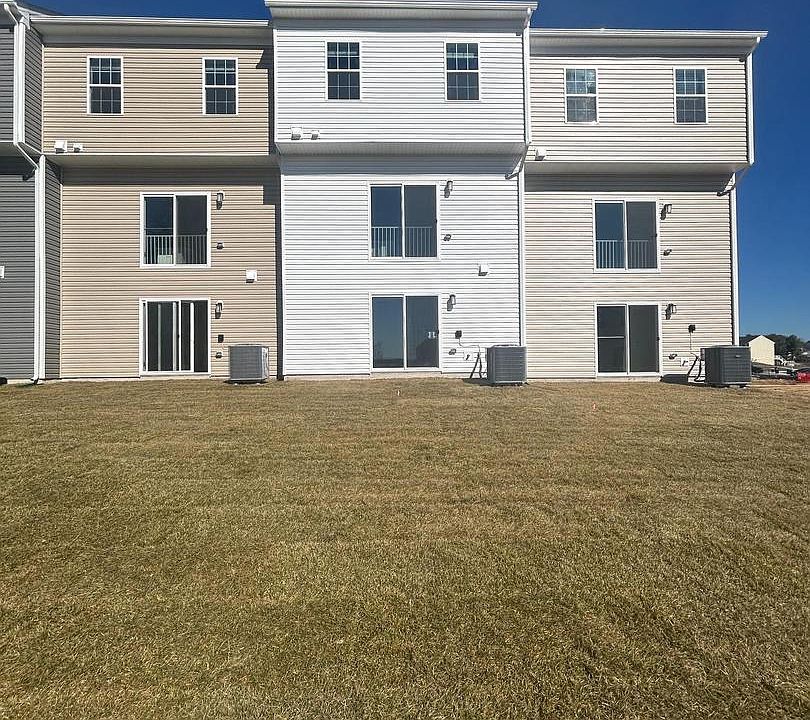 1st image of 406 Halyard Ct