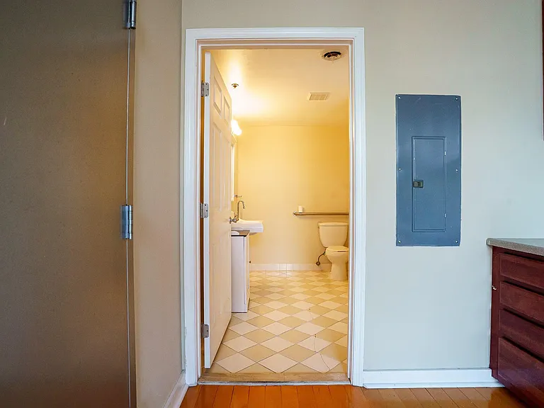 1010 Arch St #609 — Photo 13