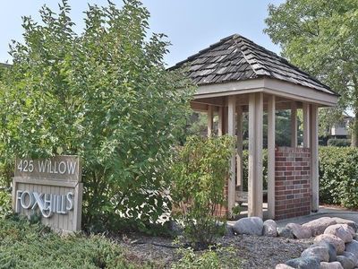 425 W Willow Ct, Milwaukee, WI, 53217