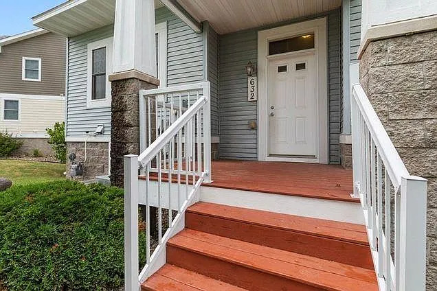 632 Gateway Pl — Photo 2