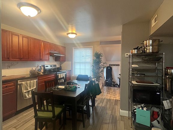 2nd image of 2319 Fairmount Ave #3
