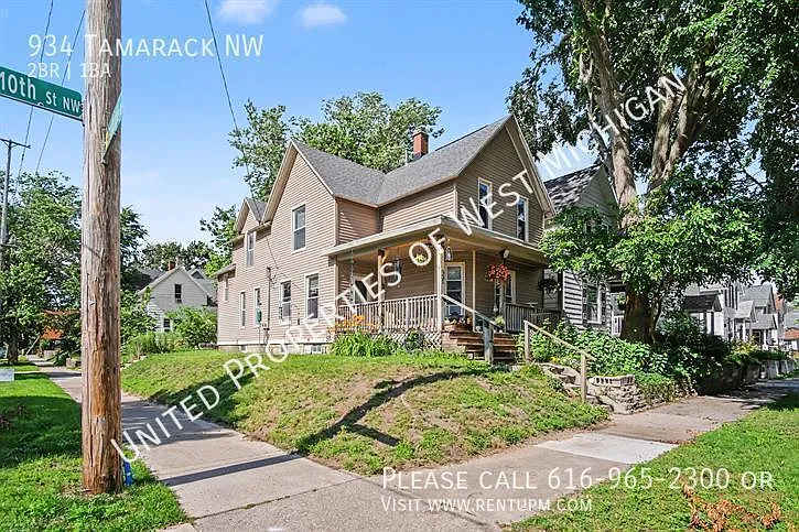 934 Tamarack Ave NW — Photo 1