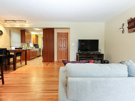 3rd image of 6918 James Ave S