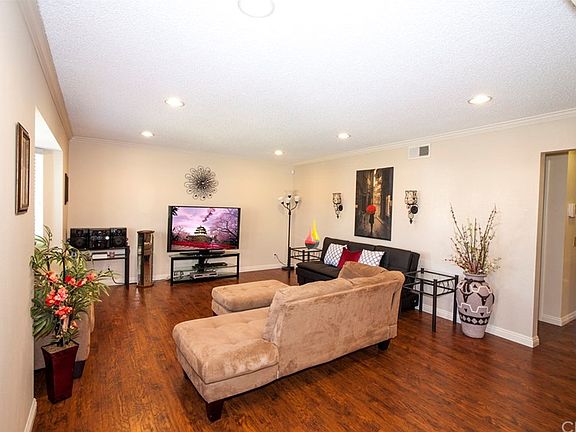 4th image of 1516 N Lake Ave