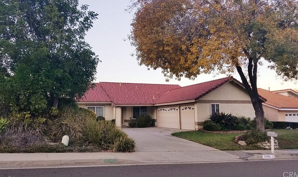 1st image of 21055 Glenbrook Dr