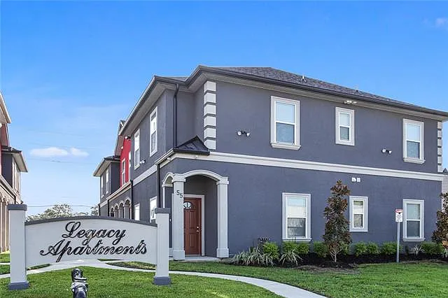 55 Carriage Ln #D — Photo 2