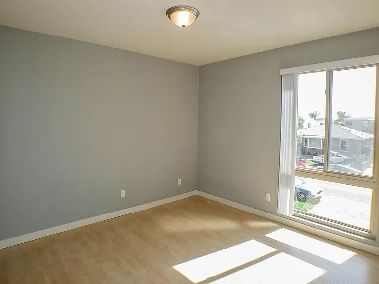 4640 Bancroft St — Photo 17
