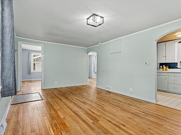 4th image of 4711 Camden Road