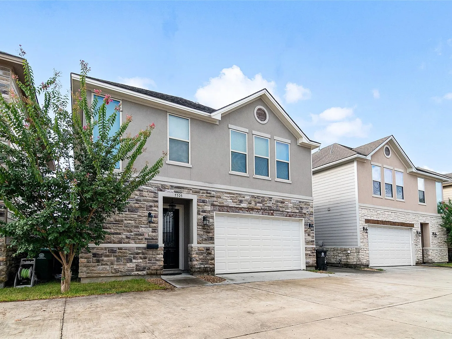 3 bed, 2.5 bath, 1964 sqft, $2,800 — Photo 2