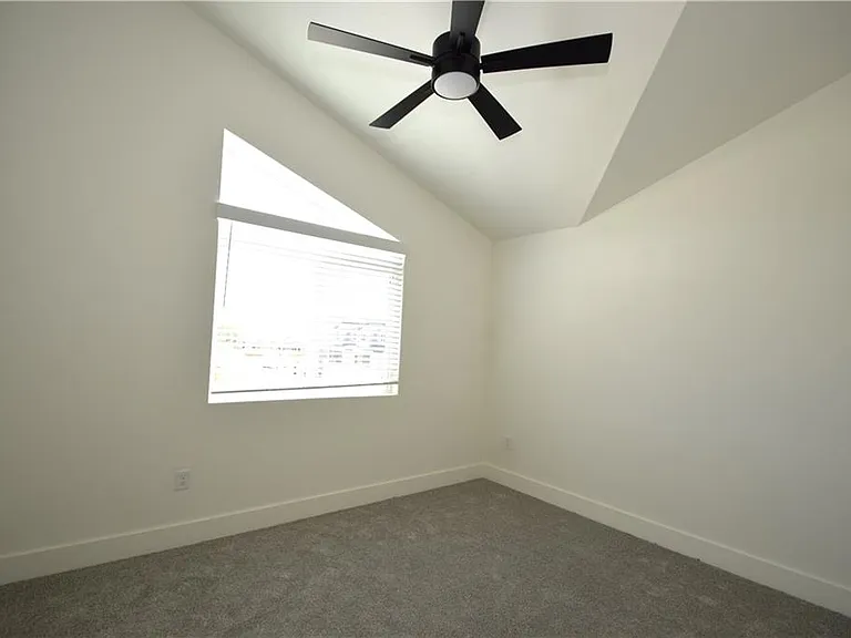 470 Amethyst Rd — Photo 19