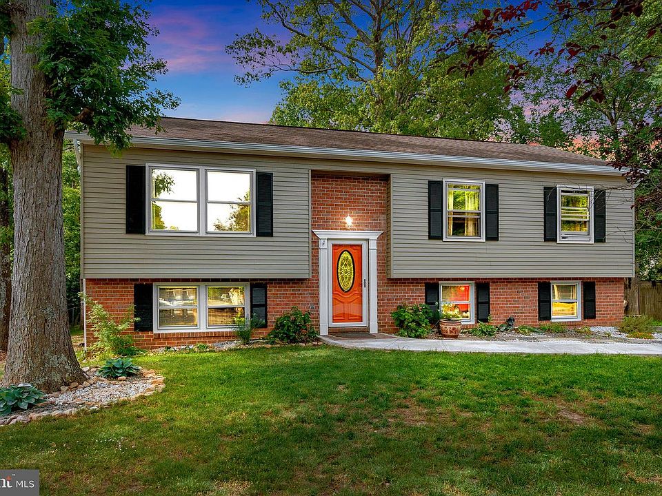 1st image of 208 Bowen Dr