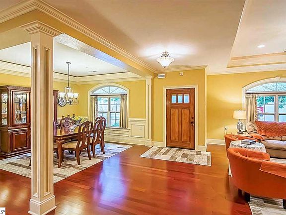 3rd image of 116 Bur Oak Dr