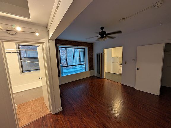 5th image of 5425 Santa Monica Blvd APT 204