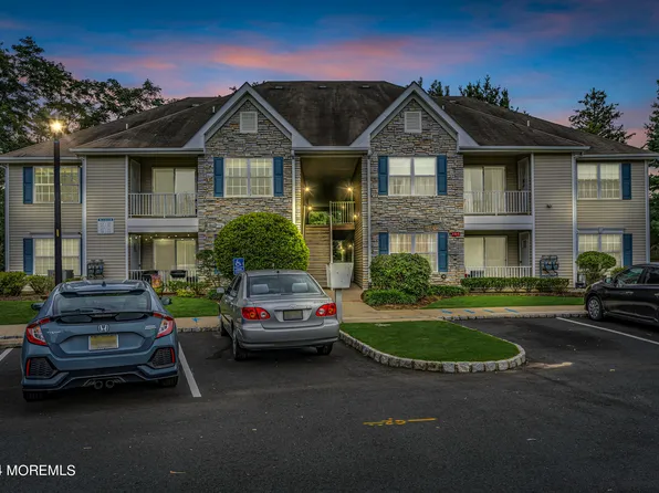 610 Wedgewood Circle, Belford, NJ 07718