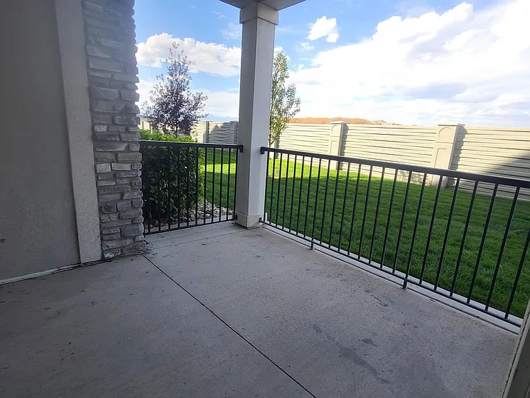 74 W Silver Springs Dr — Photo 9