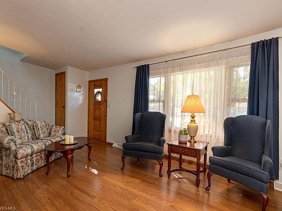 2nd image of 35605 Blanch Ave