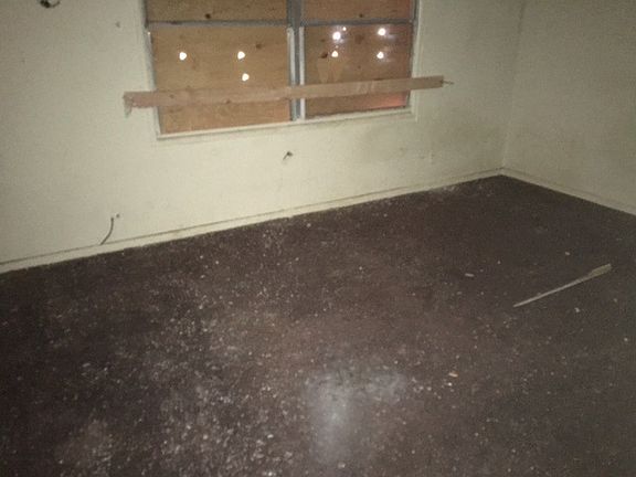 4th image of 852 W Avenue H14