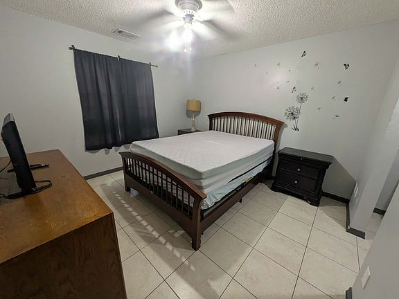 2nd image of 901 SE 14th St