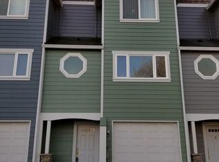 996 W 8th Pl, The Dalles, OR