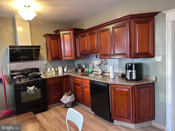 2340 Ripley St, Philadelphia, PA 19152