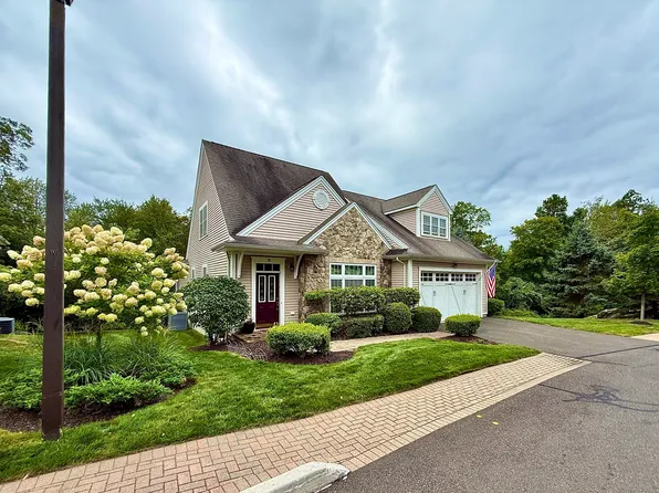 18 Fieldstone Lane #18, Beacon Falls, CT 06403