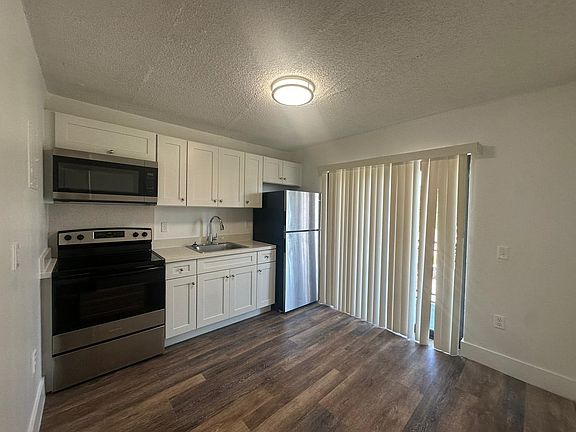 2nd image of 529 SW 4th St APT 301