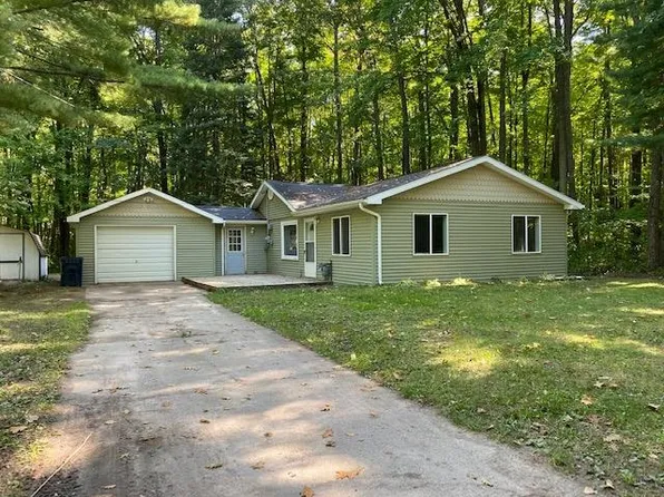 1304 James St, Harrison, MI 48625