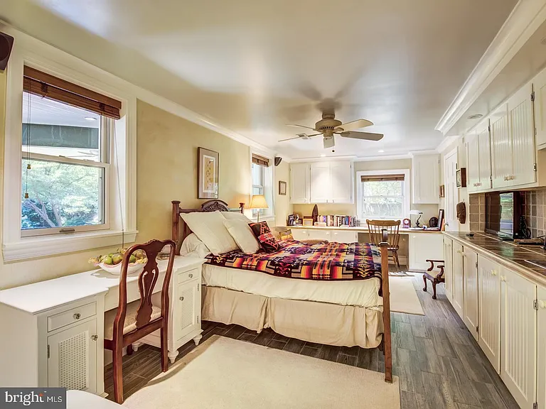 3808 Cathedral Ave NW — Photo 42
