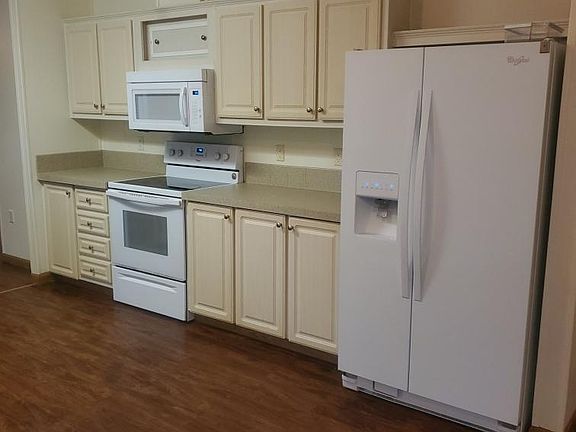 2nd image of 38539 Fir Ave