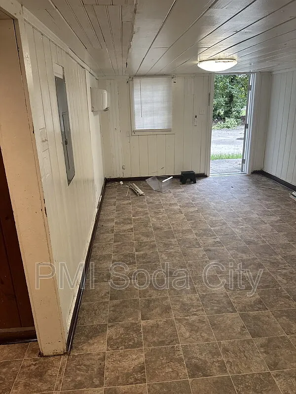 2 bed, 1.0 bath, $900 — Photo 4