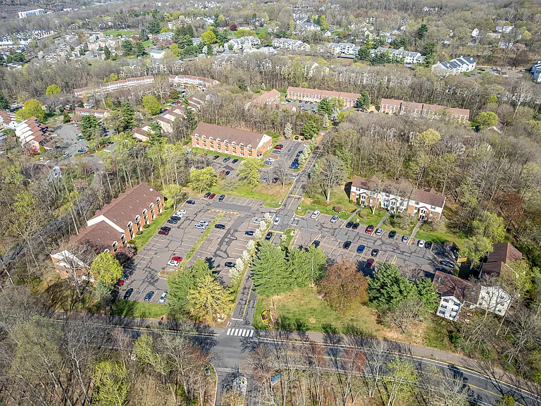 Ridgefield Apartments — Photo 10