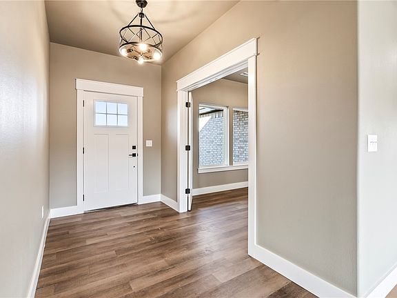 4th image of 19012 Oakridge Ct