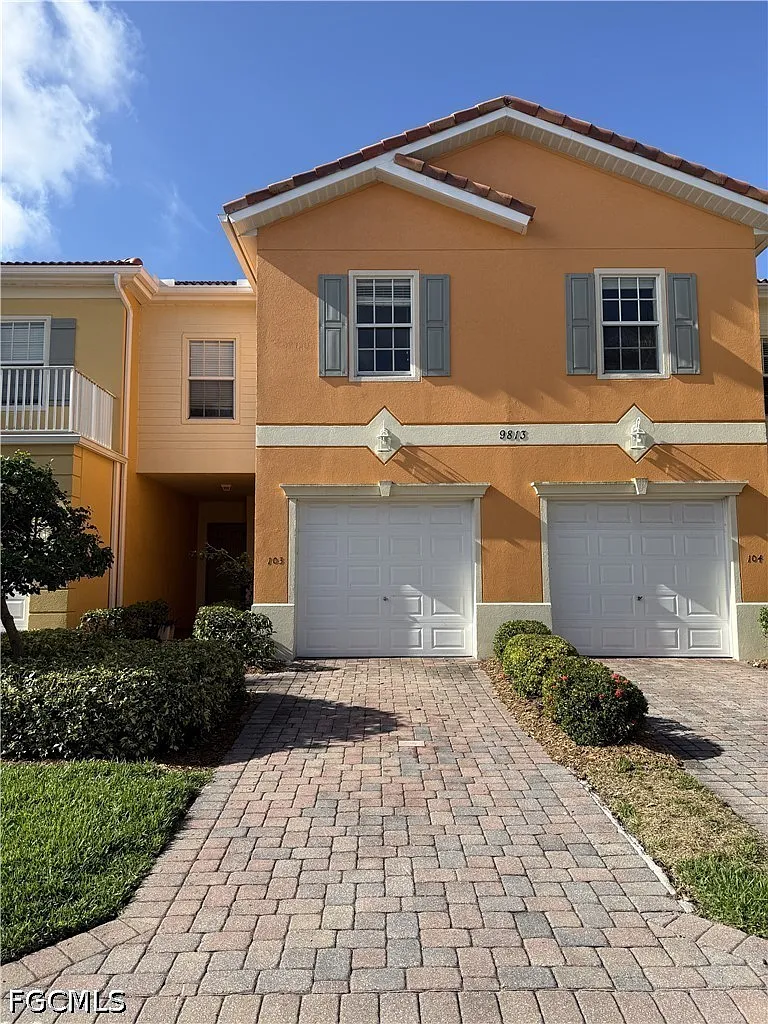 3 bed, 2.5 bath, 1819 sqft, $2,250 — Photo 1