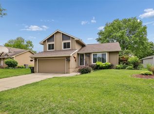 4800 Bel Aire Rd, Des Moines, IA 50310