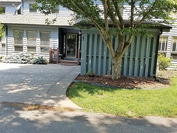 3rd image of 203 Mallard Dr