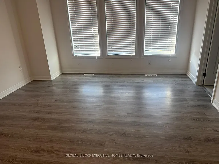 42 Ambereen Pl E — Photo 45