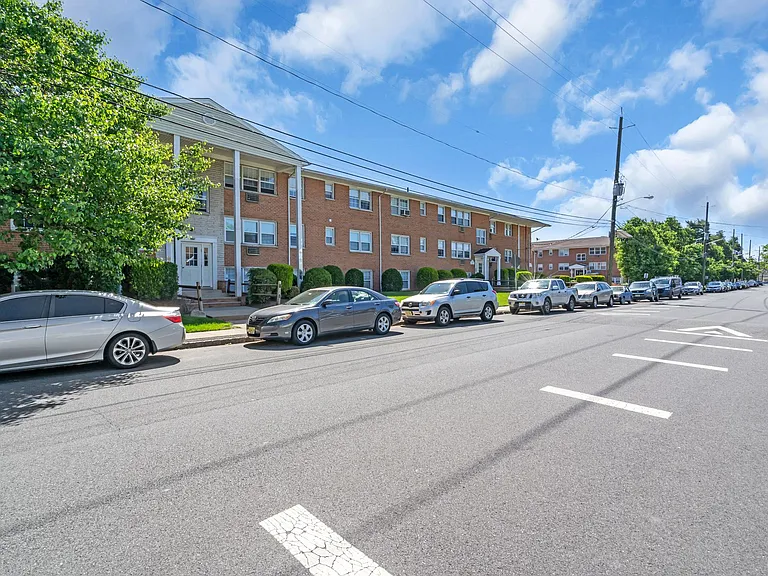 Sunrise Village — Photo 22