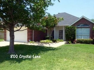 800 Crystal Ln, Hurst, TX 76054