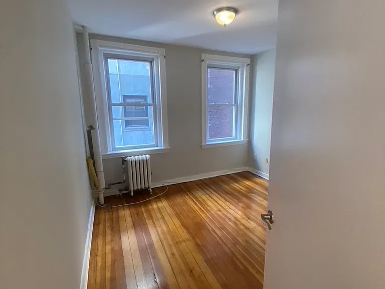 220 Hanover St #7 — Photo 13
