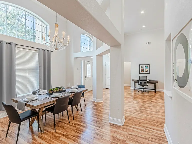 4224 Las Brisas Dr — Photo 2