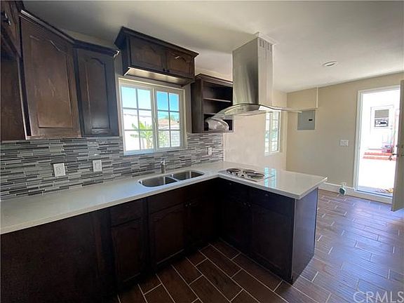2nd image of 10633 S Manhattan Pl