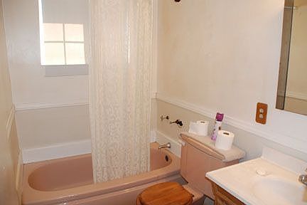 3rd image of 5727 N Hanlin Ave