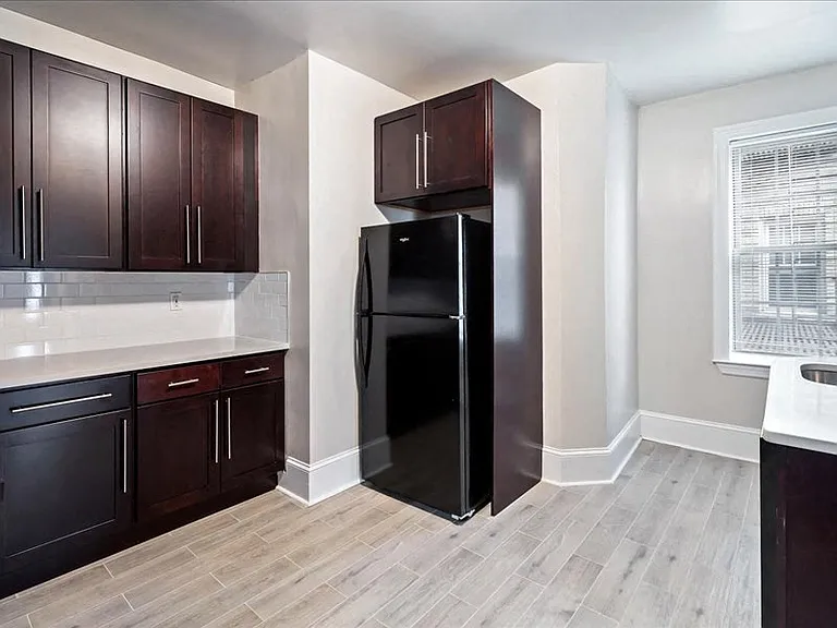 625 Elm St. Apartments — Photo 7