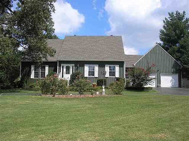 1st image of 205 W Oak Dr