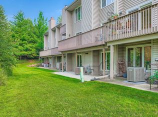 399 County Road C W, Roseville, MN 55113