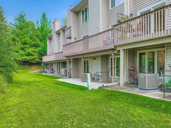 399 County Road C W, Roseville, MN 55113