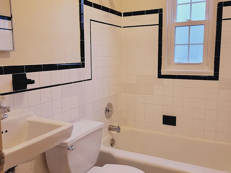 Boulevard Courts Apartments — Photo 8