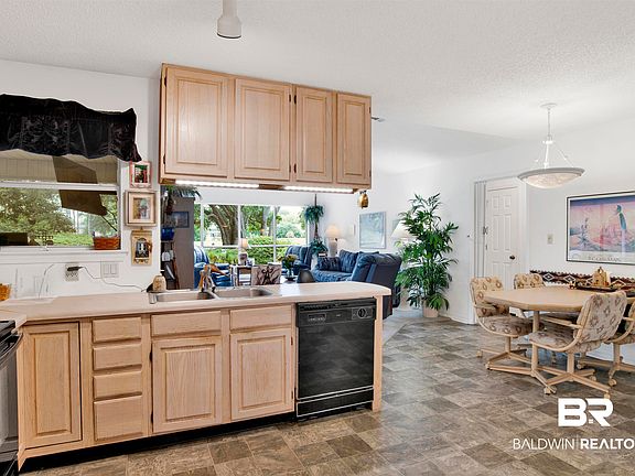 3rd image of 424 Clubhouse Dr